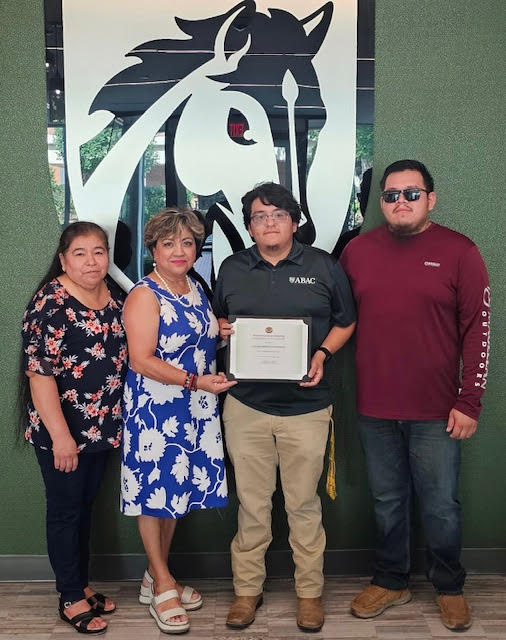 Oscar Martinez Hernandez with family
